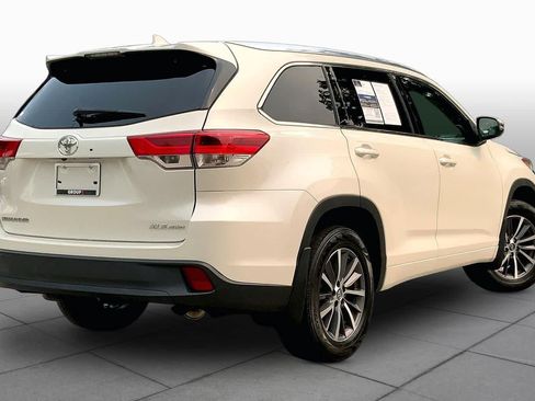Used 2018 Toyota Highlander XLE AWD/4WD image 13