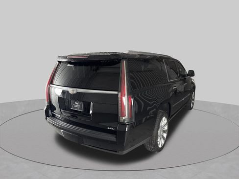Used 2019 Cadillac Escalade ESV Platinum RWD image 6