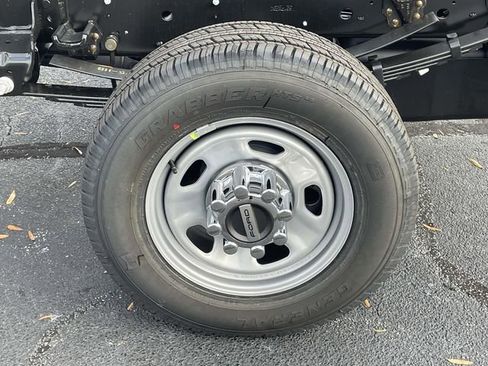 New 2026 Ford F350 XL w/ XL Chrome Package image 21