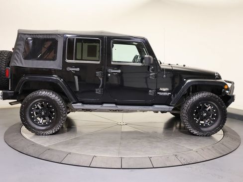 Used 2013 Jeep Wrangler Unlimited Sahara w/ Connectivity Group AWD/4WD image 6
