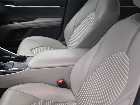 Used 2019 Toyota Camry L image 22