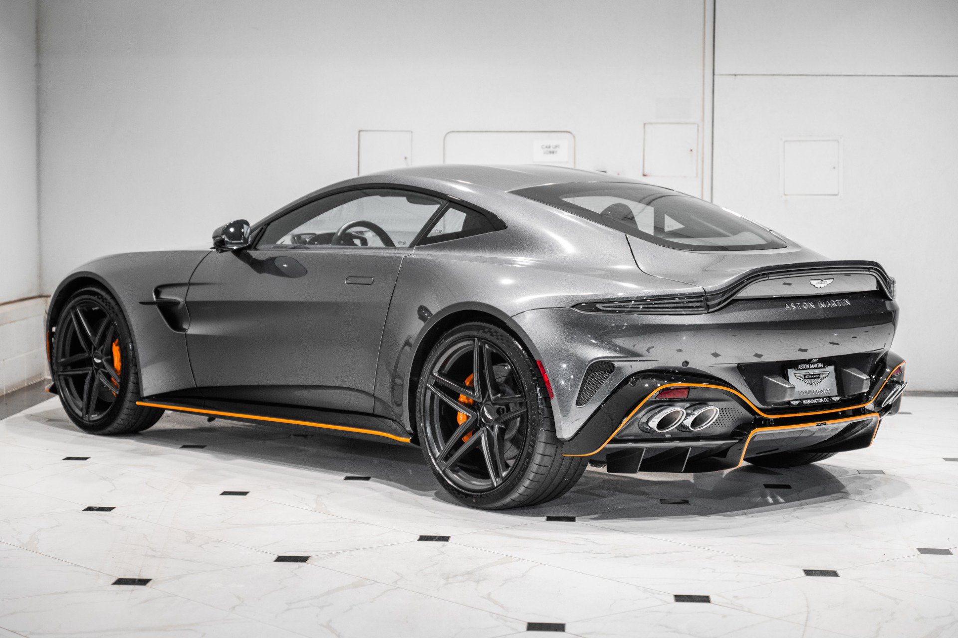Used 2025 Aston Martin V8 Vantage Coupe RWD image 2