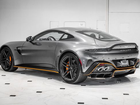 Used 2025 Aston Martin V8 Vantage Coupe RWD image 2