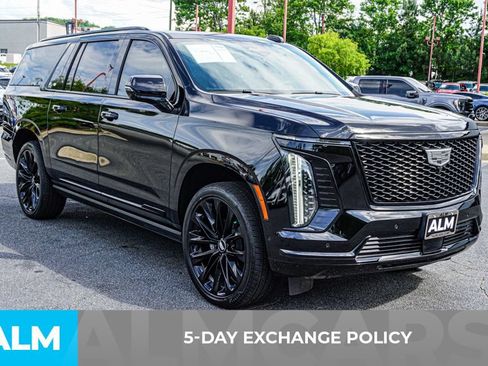 Used 2026 Cadillac Escalade ESV Platinum Sport w/ LPO, ONYX Package AWD/4WD image 4