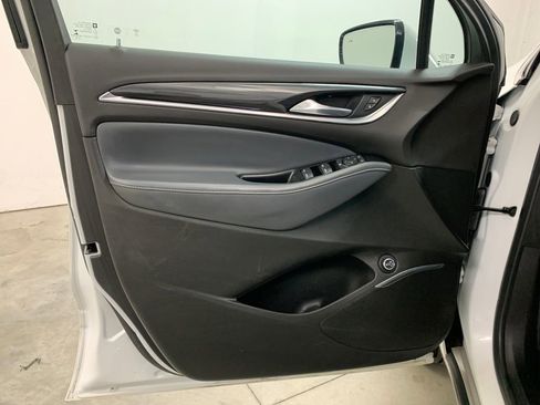 Used 2022 Buick Enclave Essence image 7