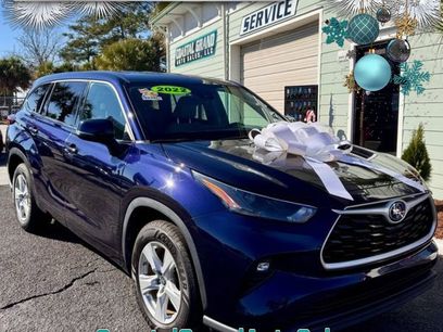 Used 2022 Toyota Highlander LE