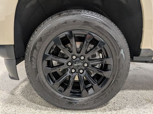 Used 2022 GMC Canyon Elevation w/ Elevation Premium Package image 9