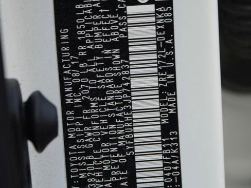 Used 2018 Toyota Corolla LE image 24