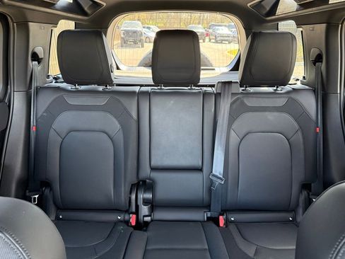 Used 2023 Land Rover Defender 110 X-Dynamic SE image 34