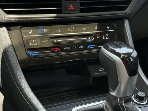 Used 2026 Volkswagen Jetta SEL FWD image 18
