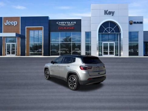 Used 2022 Jeep Compass Limited AWD/4WD image 3