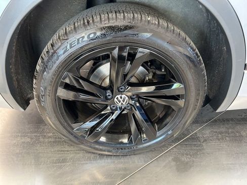 Used 2024 Volkswagen Tiguan SE R-Line AWD/4WD image 10
