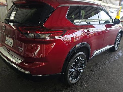 Used 2024 Nissan Rogue Platinum w/ Platinum Premium Package image 3