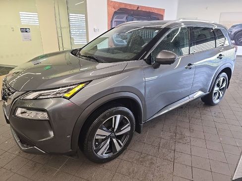 Used 2023 Nissan Rogue SL w/ SL Premium Package image 1