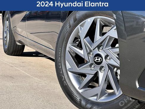 Used 2024 Hyundai Elantra SEL FWD image 2