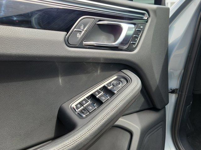 Certified 2023 Porsche Macan S AWD/4WD image 26