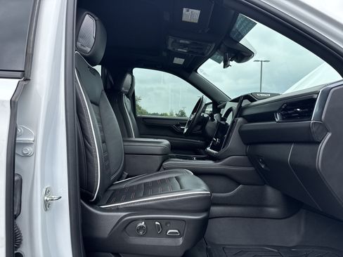 Used 2025 GMC Yukon AT4 Ultimate AWD/4WD image 36