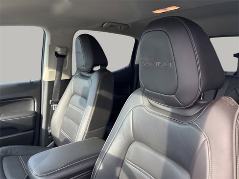 Used 2018 GMC Canyon Denali image 8