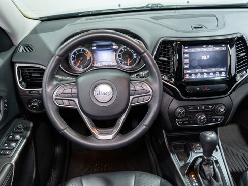 Used 2019 Jeep Cherokee Limited FWD image 11