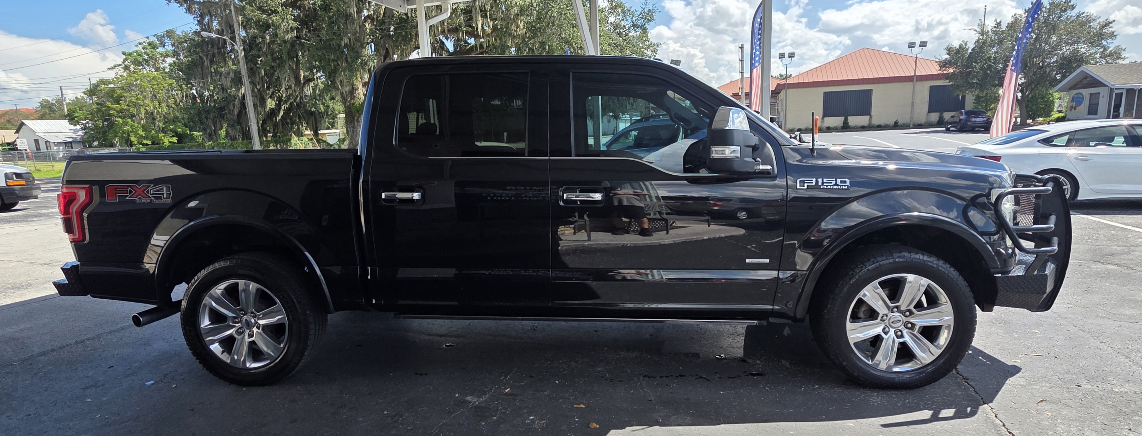 Used 2015 Ford F150 Platinum w/ Equipment Group 701A Luxury AWD/4WD image 8