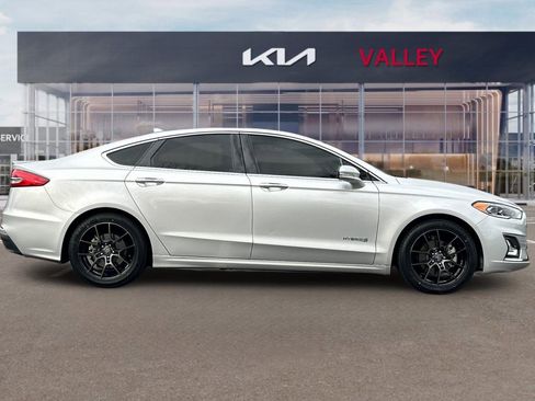 Used 2019 Ford Fusion Titanium image 3