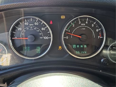 Used 2013 Jeep Wrangler Unlimited Sahara w/ Dual Top Group AWD/4WD image 20