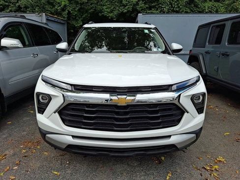 Used 2025 Chevrolet TrailBlazer LT FWD image 2