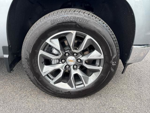 Used 2025 Chevrolet Silverado 1500 LT AWD/4WD image 12