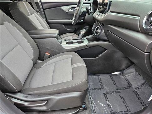 Used 2025 Chevrolet Blazer LT FWD image 19