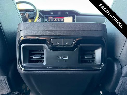 Used 2022 GMC Sierra 1500 AT4 w/ AT4 Premium Package AWD/4WD image 12