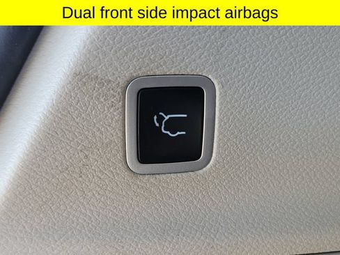 Certified 2024 Chrysler Pacifica Touring-L FWD image 30