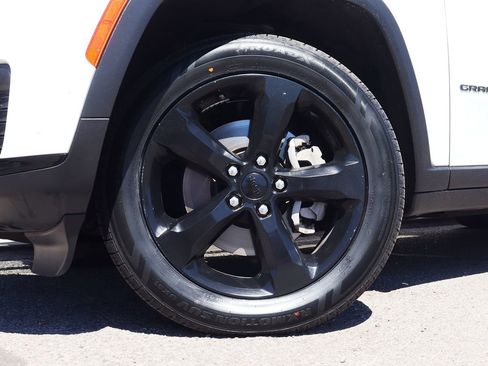 Used 2023 Jeep Grand Cherokee L Laredo image 5