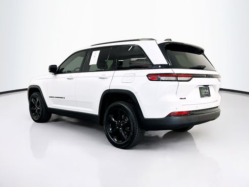 Used 2023 Jeep Grand Cherokee Altitude AWD/4WD image 5