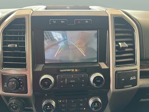 Used 2018 Ford F150 Lariat w/ Equipment Group 502A Luxury image 13