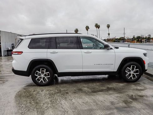 Certified 2024 Jeep Grand Cherokee L Limited w/ Luxury Tech Group II image 13