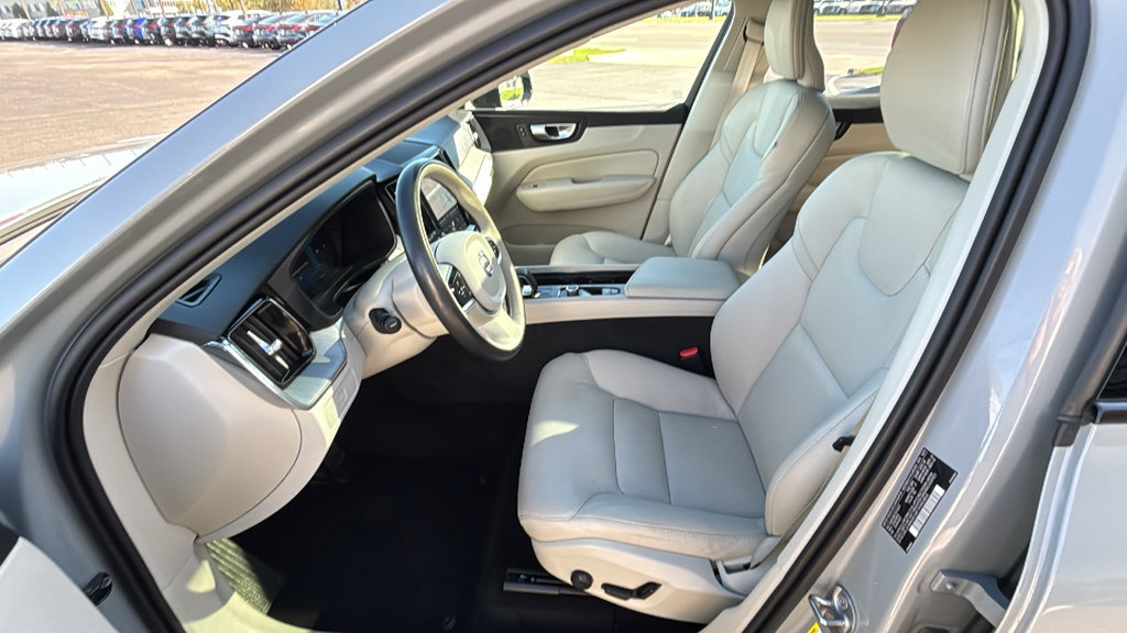 Certified 2025 Volvo XC60 B5 Plus w/ Climate Package AWD/4WD image 25