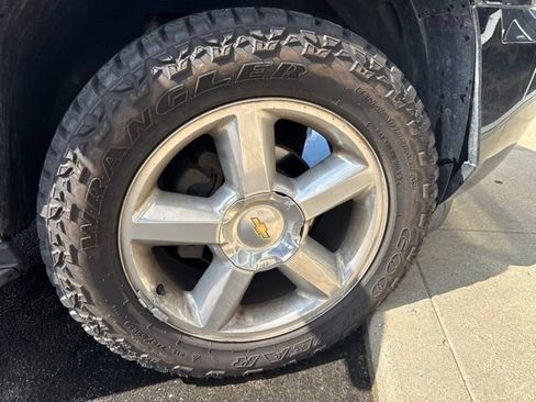 Used 2009 Chevrolet Tahoe LT w/ Luxury Package AWD/4WD image 22