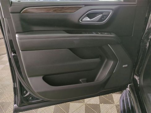 Used 2022 Chevrolet Suburban LT w/ Luxury Package image 23