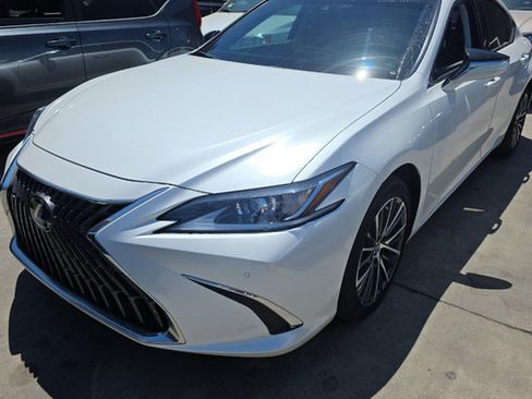Used 2025 Lexus ES 300h w/ Premium Package FWD image 4