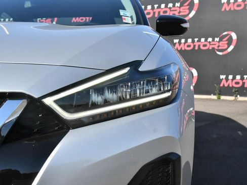 Used 2023 Nissan Maxima SV w/ Floor Mat Group FWD image 11