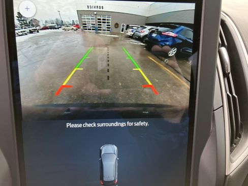 Used 2022 Ford Edge SEL w/ Convenience Package image 11