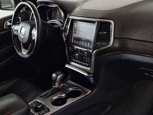 Used 2017 Jeep Grand Cherokee Overland w/ Jeep Active Safety Group image 32