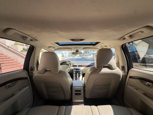 Used 2008 Volvo V70 FWD image 32