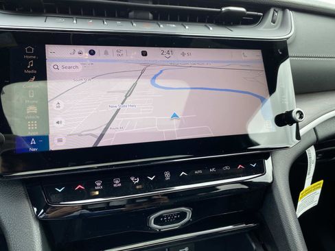 New 2026 Jeep Grand Cherokee Altitude image 11