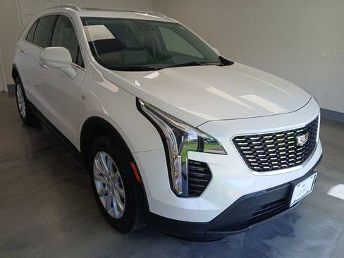Certified 2022 Cadillac XT4 Luxury w/ Cold Weather Package AWD/4WD image 1