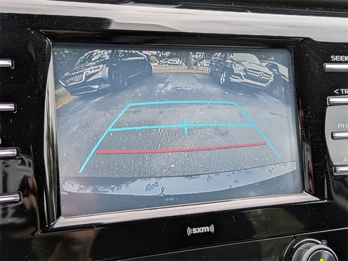 Used 2020 Toyota Camry SE image 20