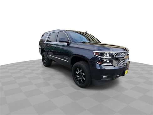 Used 2019 Chevrolet Tahoe LT w/ LT Signature Package image 2