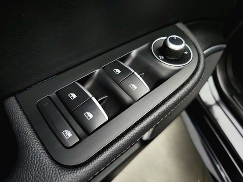 Used 2018 Alfa Romeo Giulia AWD image 20