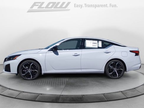 New 2025 Nissan Altima 2.5 SR w/ SR Premium Package image 4