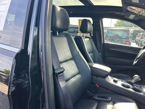 Used 2022 Jeep Grand Cherokee Limited w/ Tech Group AWD/4WD image 23